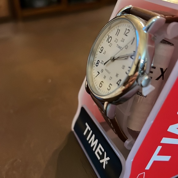 Timex Men’s Watch NWT - Picture 3 of 3